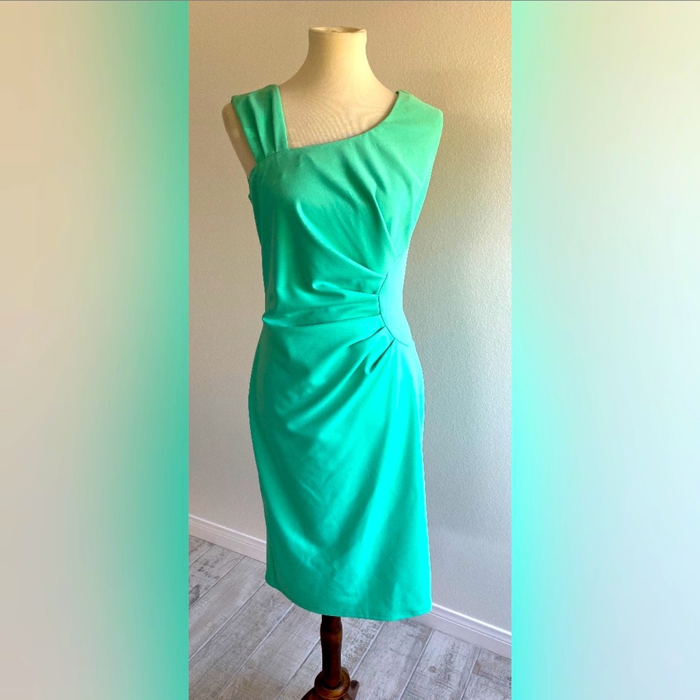 Gardenwed light green gathered crepe sheath midi dress. Size M